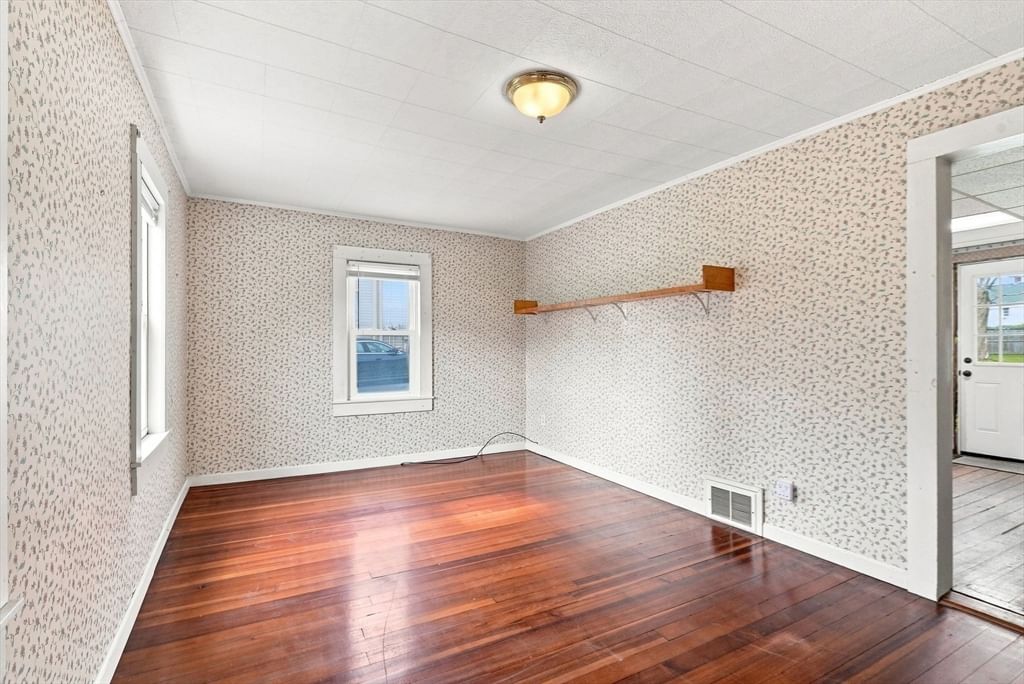 255 Center St Ludlow — Photo 5 of 40