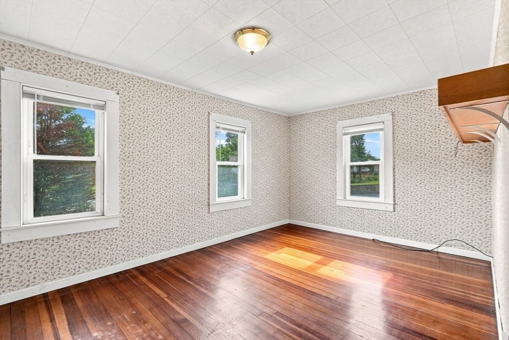 255 Center St Ludlow — Photo 6 of 40