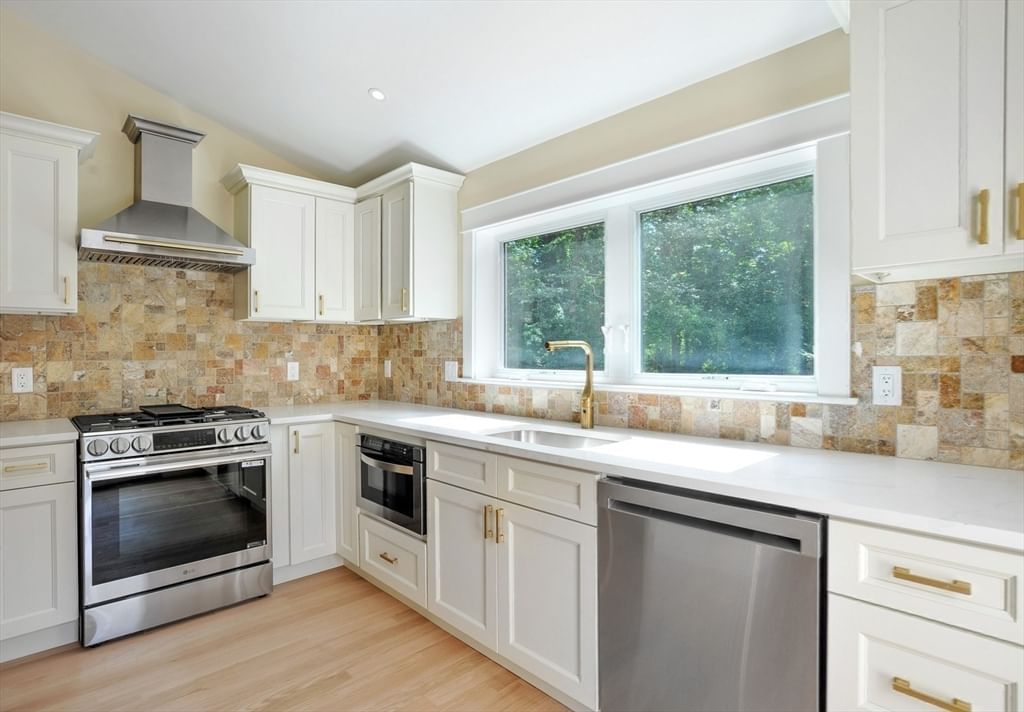 40 Beechwood Street Cohasset — Photo 8 of 26