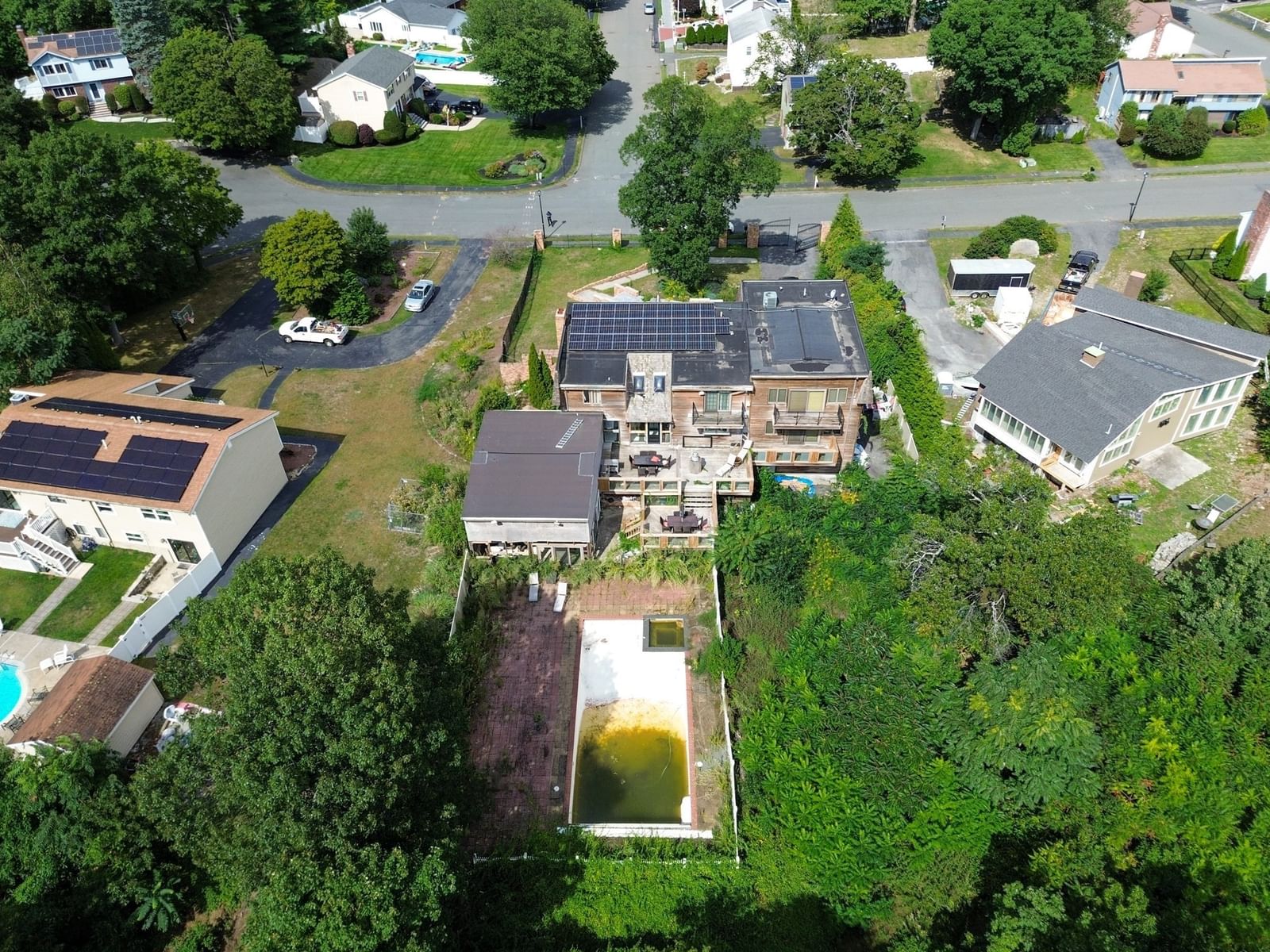 12 Oakridge Dr Saugus — Photo 7 of 8