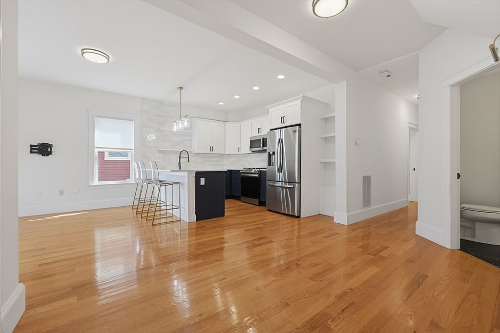 54 Bloomfield St #1 Boston — Photo 3 of 28
