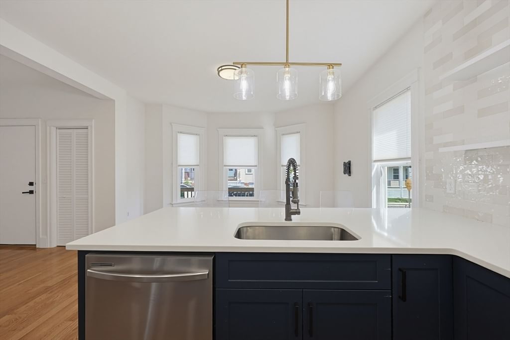54 Bloomfield St #1 Boston — Photo 7 of 28
