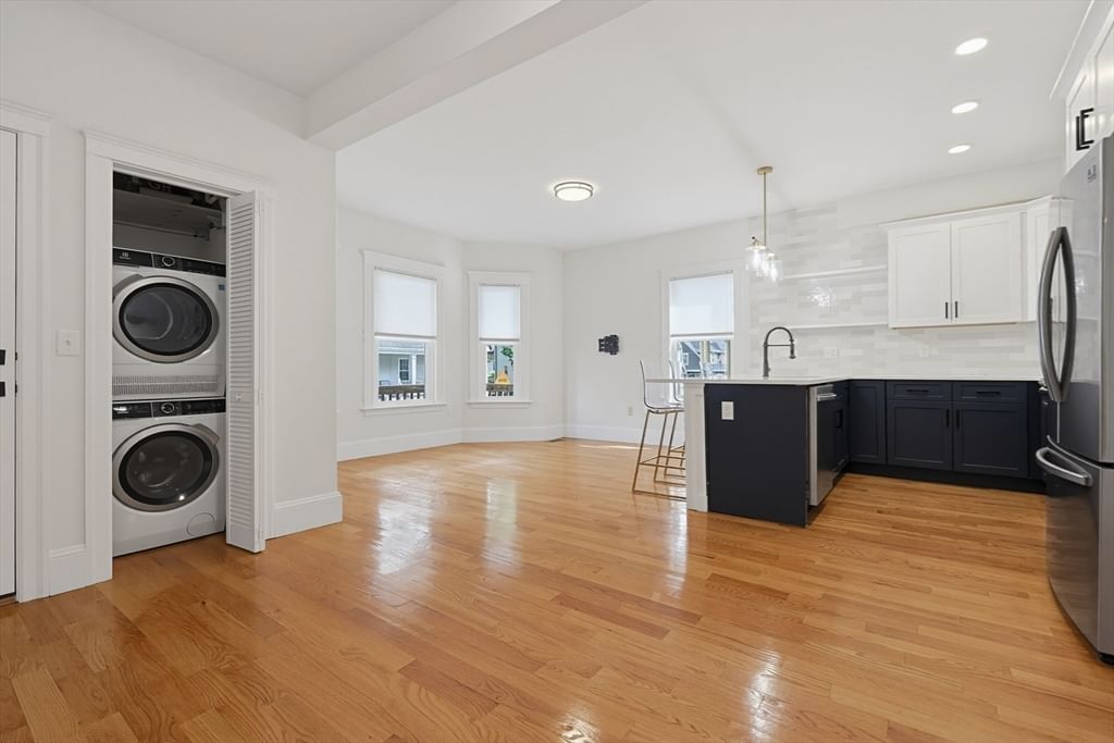 54 Bloomfield St #1 Boston — Photo 8 of 28