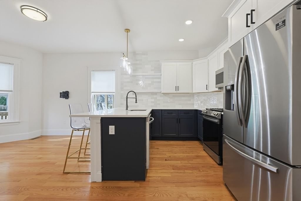 54 Bloomfield St #1 Boston — Photo 9 of 28