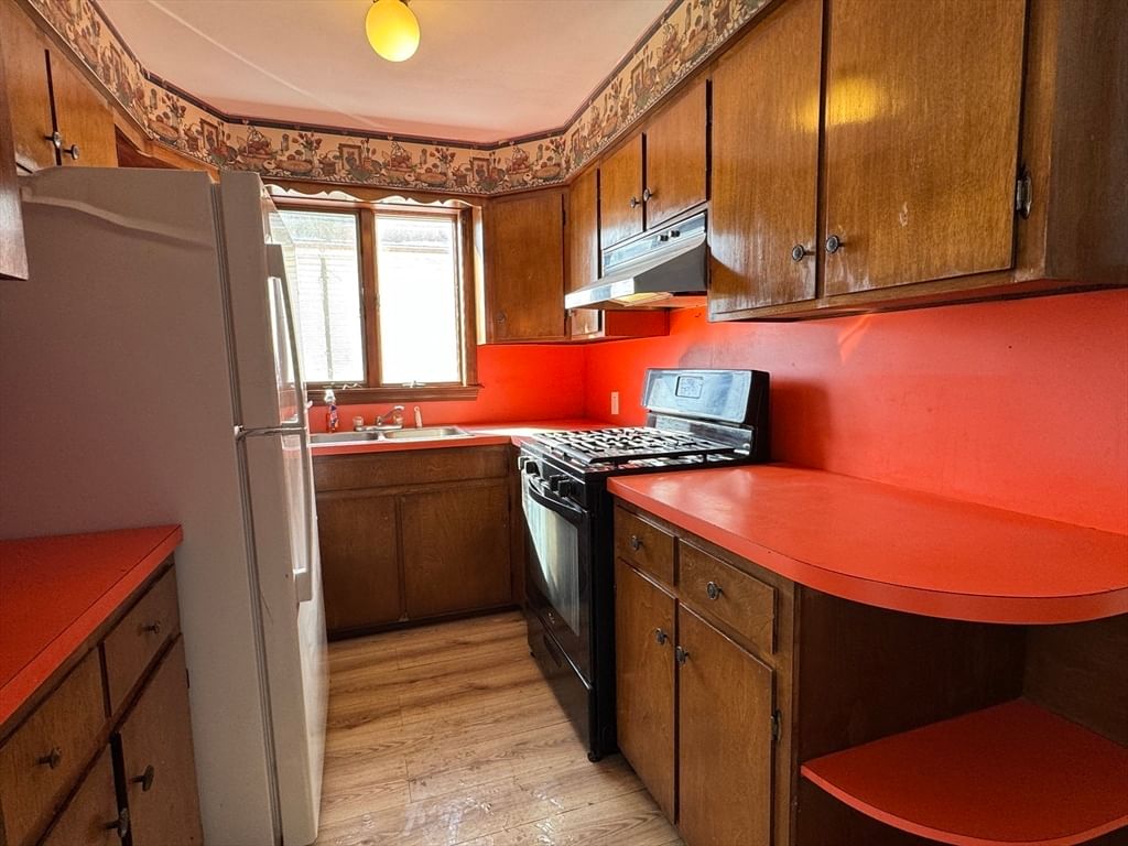 631 Walnut St Fall River — Photo 14 of 39