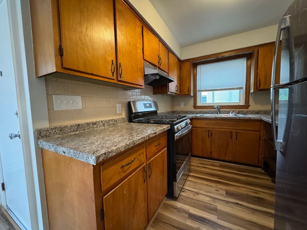 631 Walnut St Fall River — Photo 2 of 39