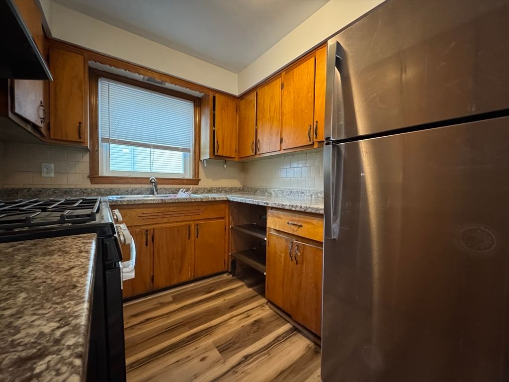 631 Walnut St Fall River — Photo 4 of 39
