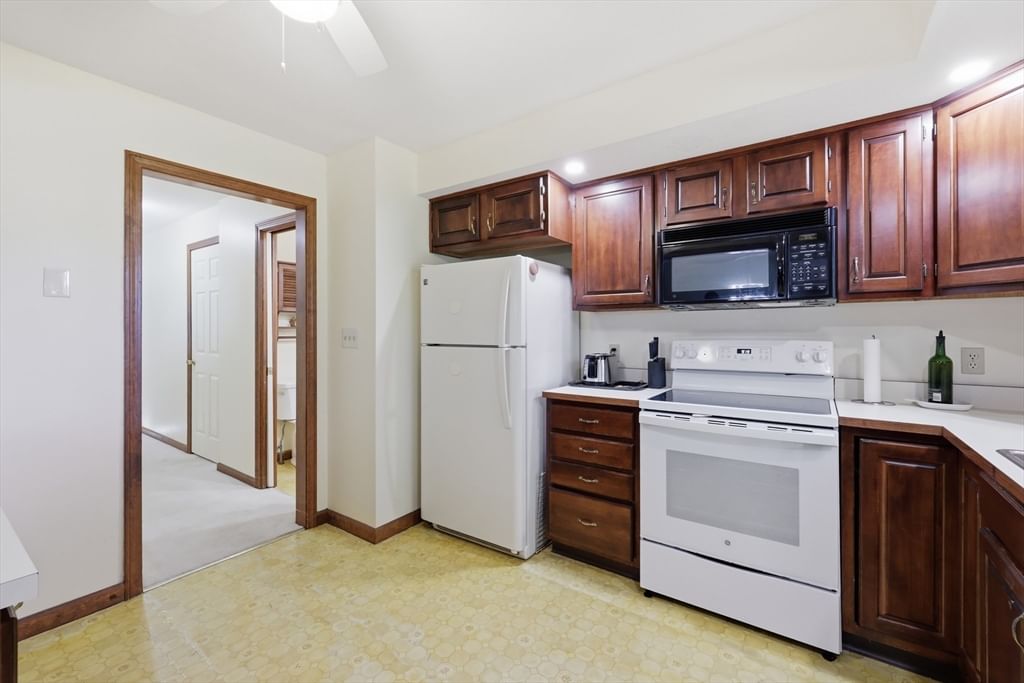 3 Castle Hill Rd #E Agawam — Photo 11 of 41