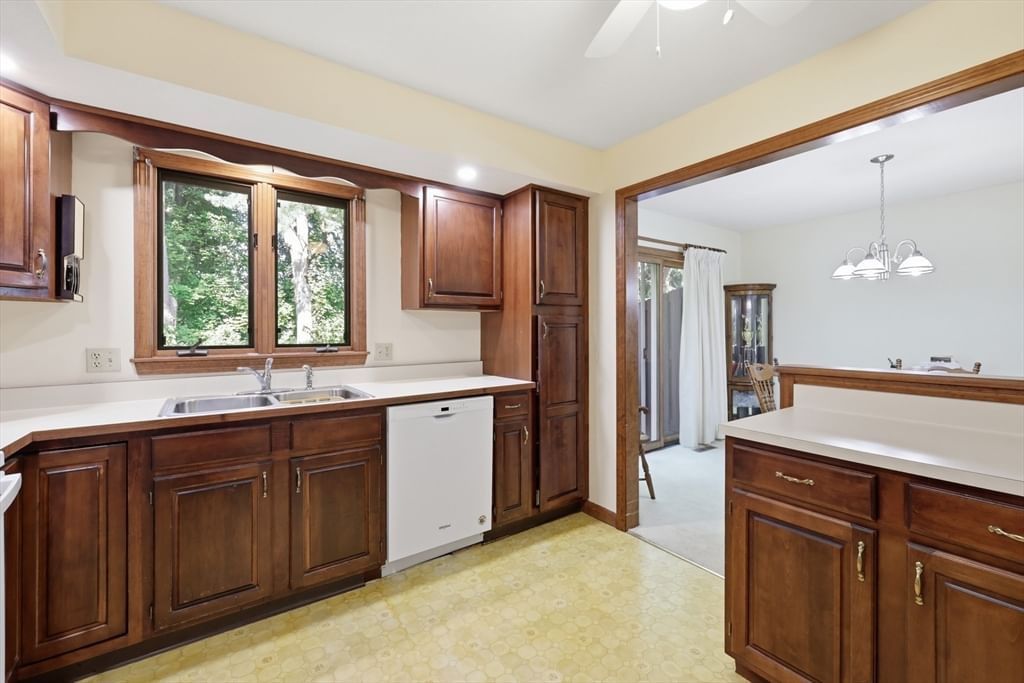 3 Castle Hill Rd #E Agawam — Photo 8 of 41