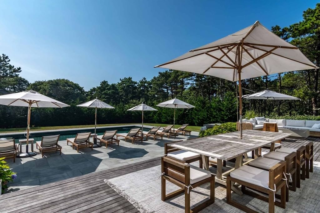 37 Plain Field Way Edgartown — Photo 2 of 42