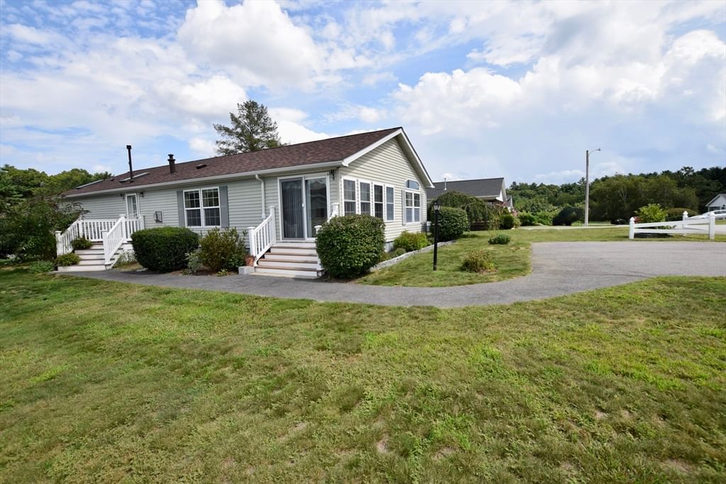 29 Lyn Ln. Middleboro — Photo 4 of 42