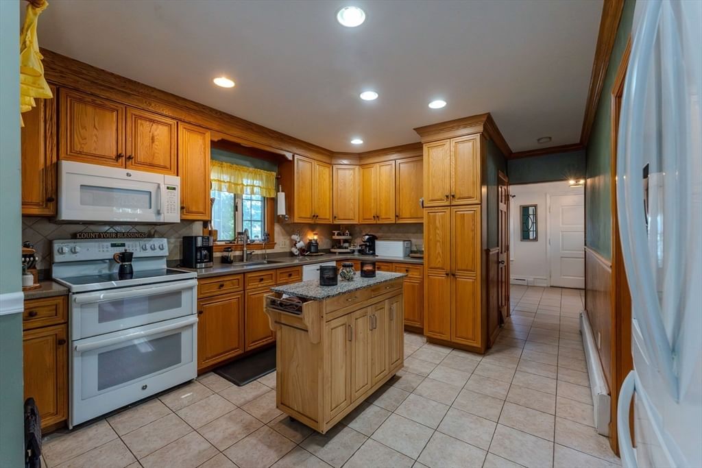 135 Thurber Ave Somerset — Photo 17 of 37