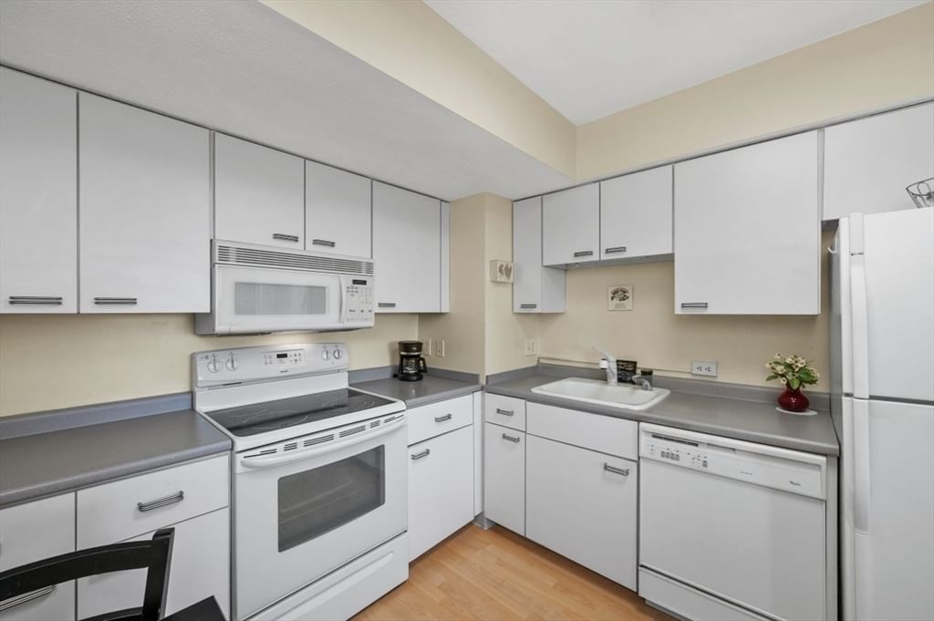 250 Hammond Pond Parkway #1105S Newton — Photo 10 of 27