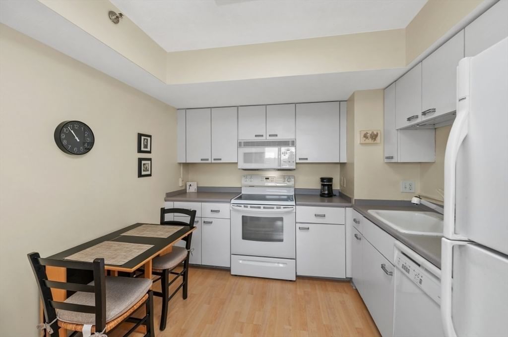 250 Hammond Pond Parkway #1105S Newton — Photo 11 of 27