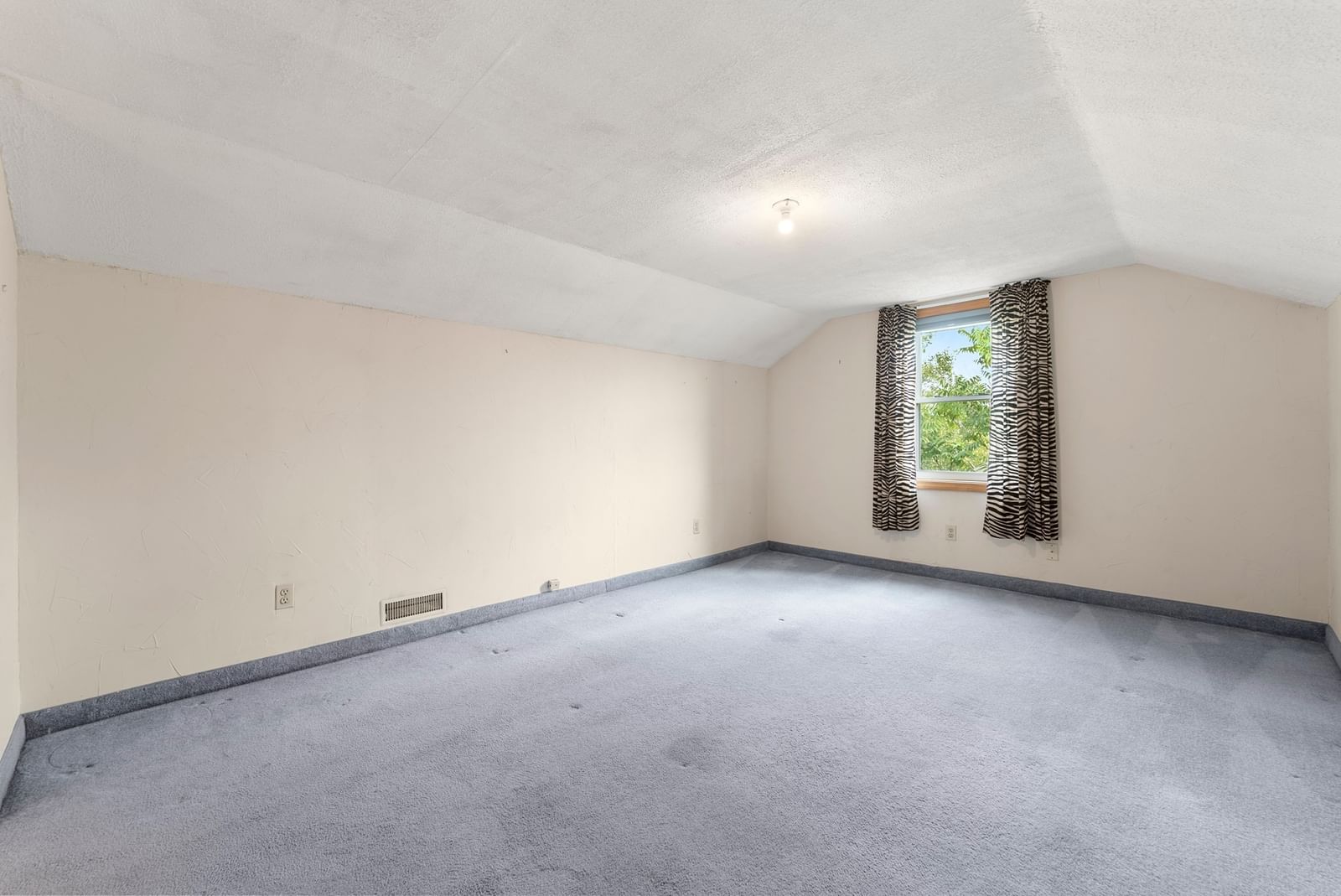 128 Orton St Ext Worcester — Photo 18 of 24