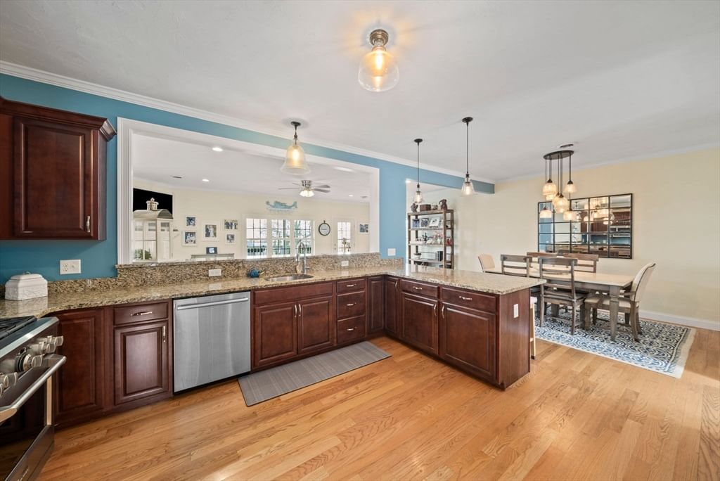129 Bay Shore Dr Plymouth — Photo 6 of 41