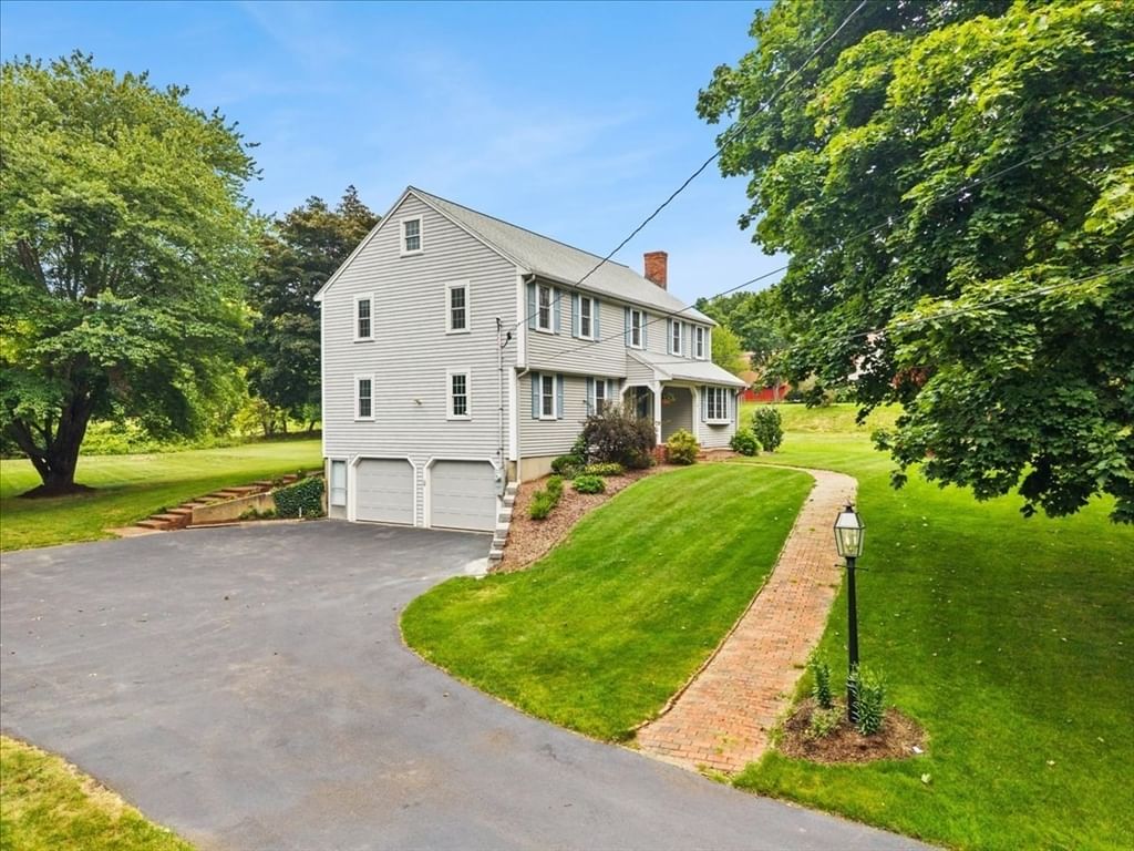435 Highland Street East Bridgewater — Photo 3 of 42