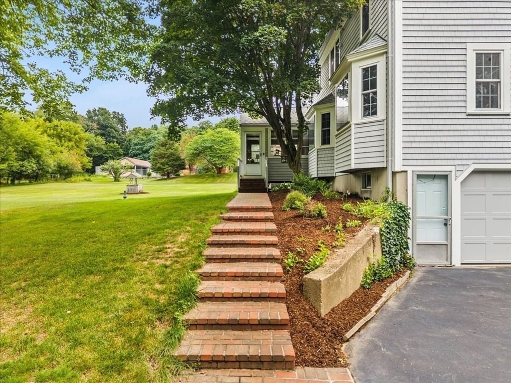 435 Highland Street East Bridgewater — Photo 4 of 42