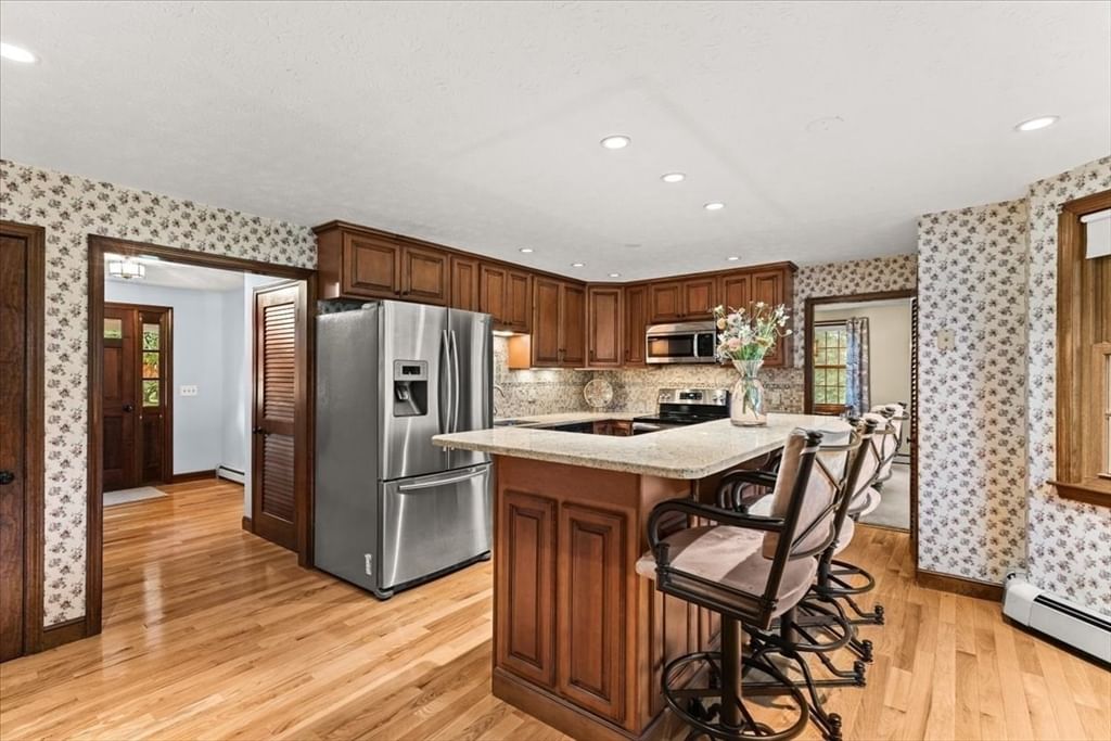 435 Highland Street East Bridgewater — Photo 6 of 42