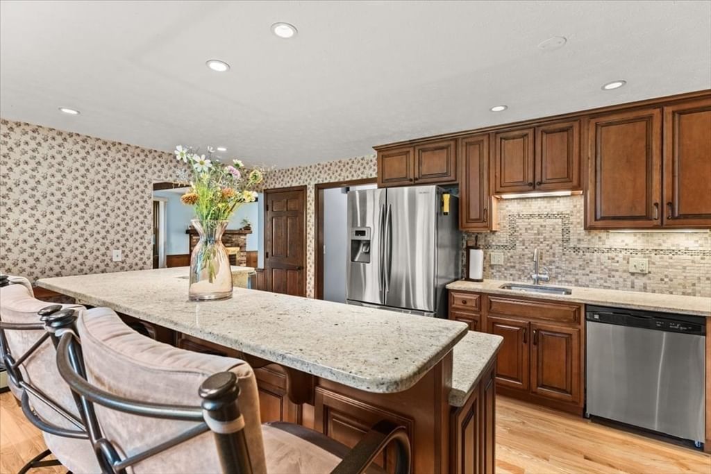 435 Highland Street East Bridgewater — Photo 7 of 42
