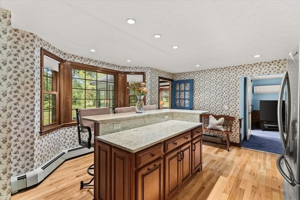 435 Highland Street East Bridgewater — Photo 8 of 42