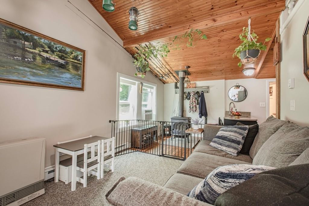 240 Maquan Street Hanson — Photo 16 of 41