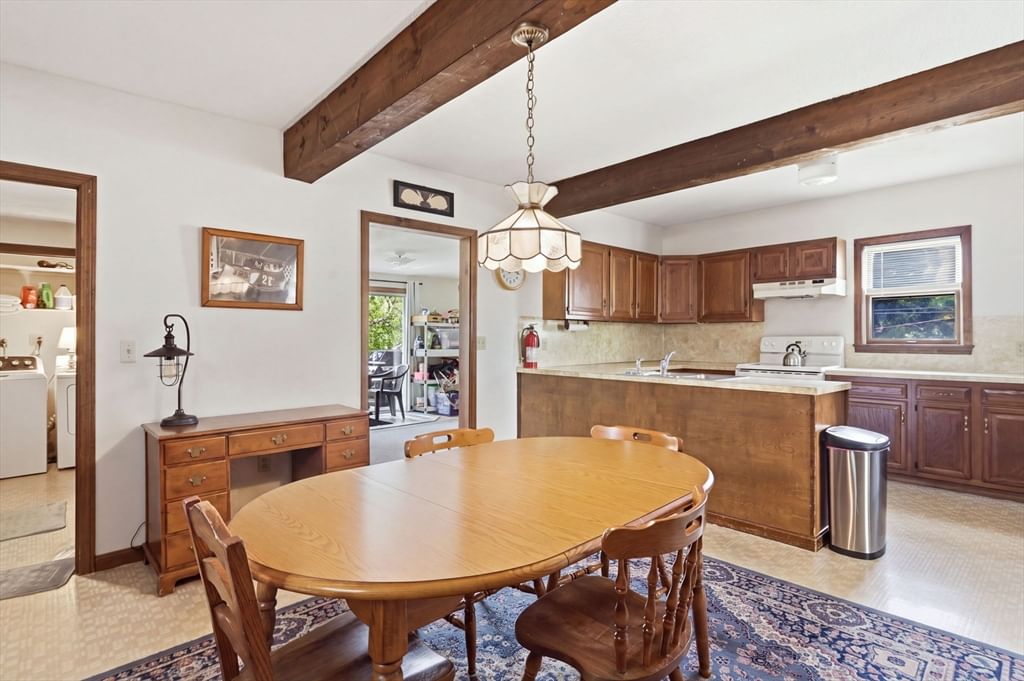 107 Princeton St Chelmsford — Photo 4 of 42