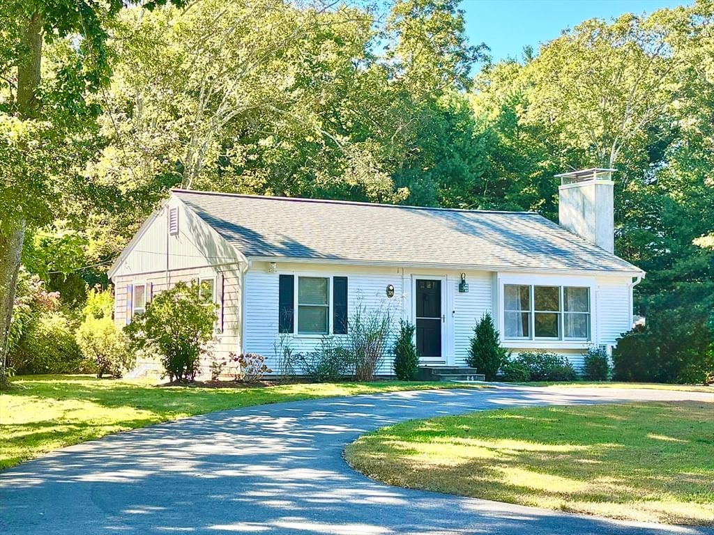329 Swift Ave Barnstable — Photo 3 of 20