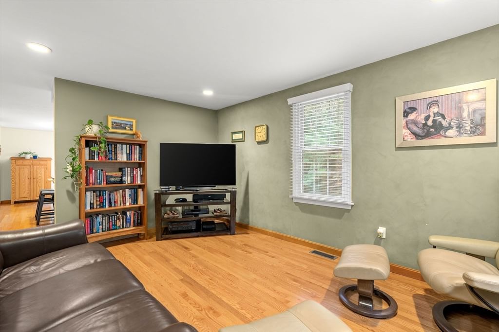 13 Bayberry Rd Raynham — Photo 7 of 42