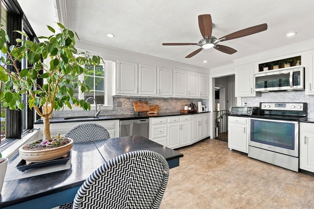 92 Narragansett Rd Quincy — Photo 10 of 33