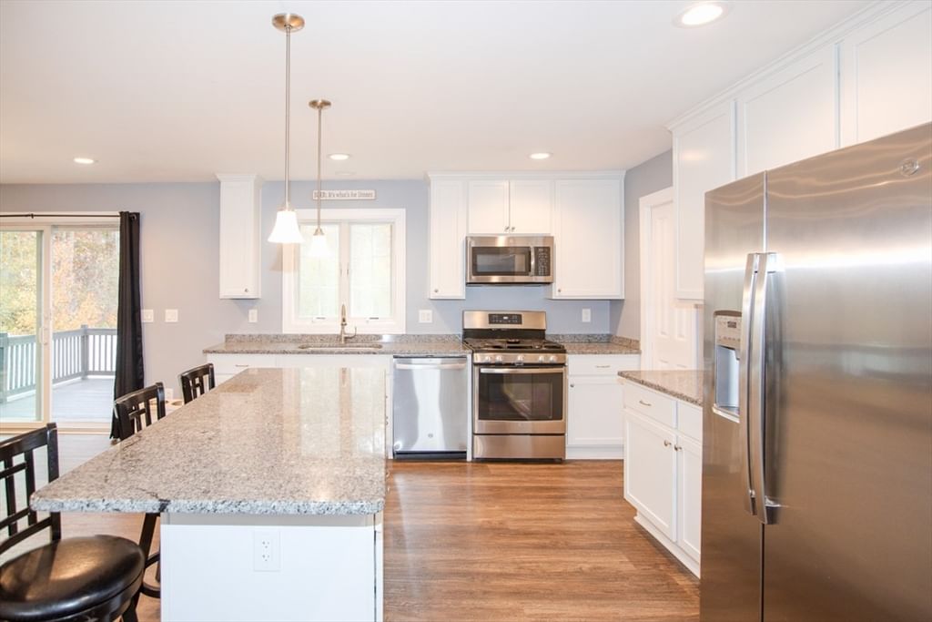 33 Rhinecliffe Rd, Swansea, MA 02777 photo 2
