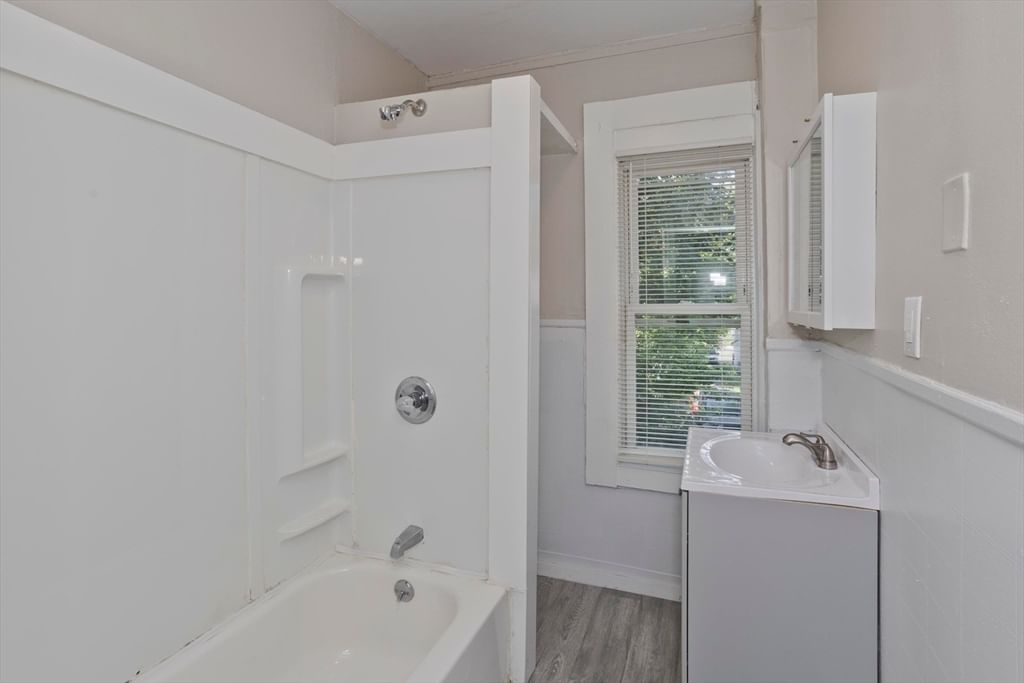 30 Hawthorne St Springfield — Photo 11 of 28