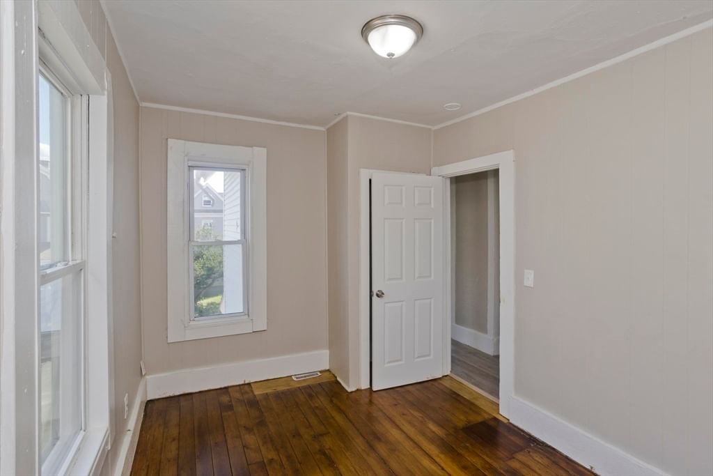30 Hawthorne St Springfield — Photo 18 of 28