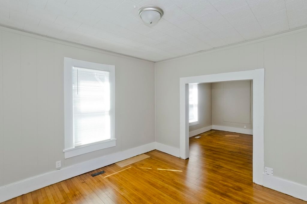 30 Hawthorne St Springfield — Photo 8 of 28