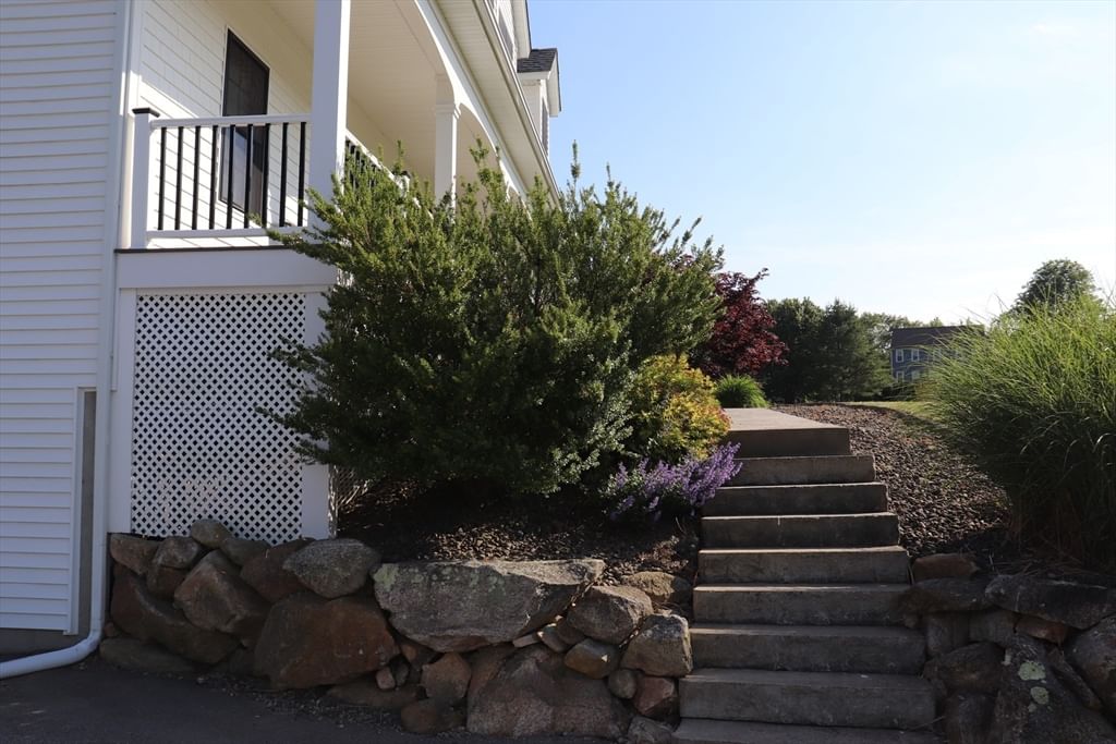 20 Meadowbrook Ln Westport — Photo 5 of 42