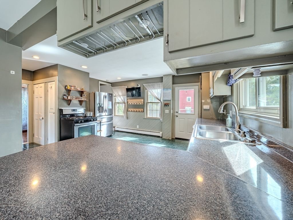 23 Henry St Saugus — Photo 10 of 40