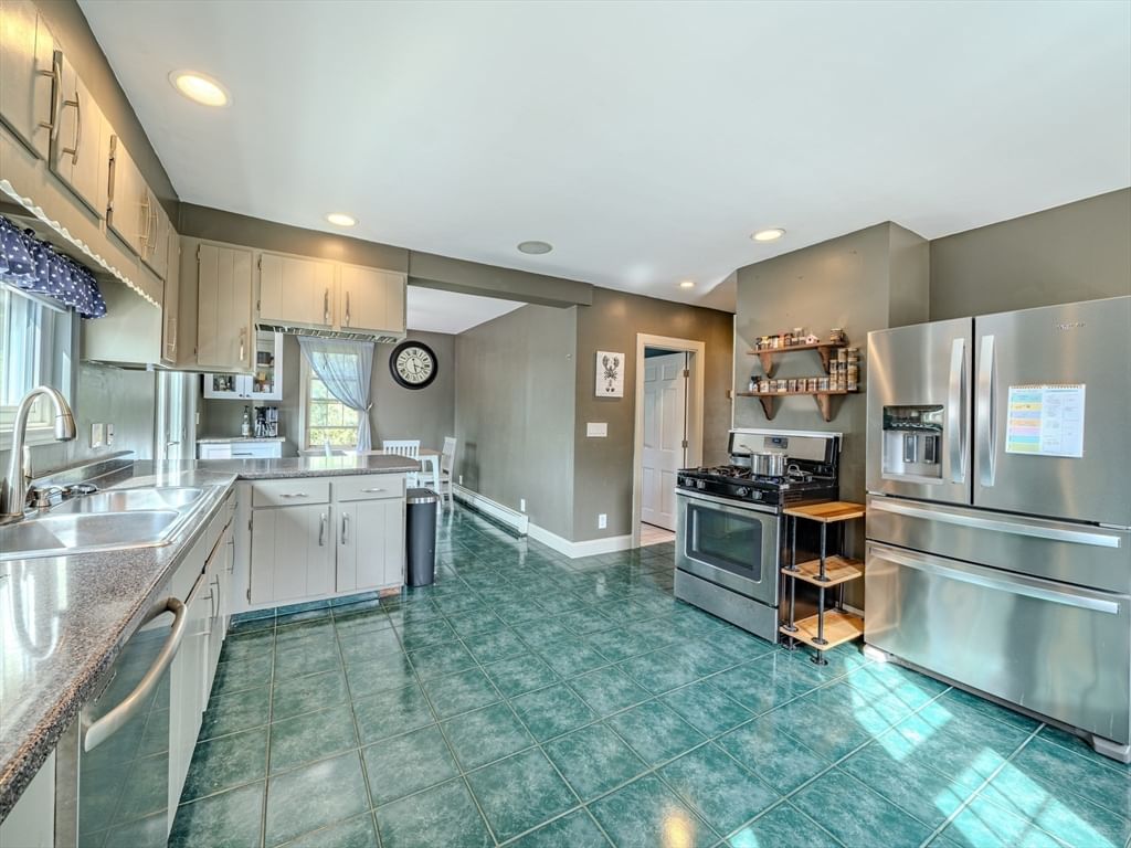 23 Henry St Saugus — Photo 11 of 40
