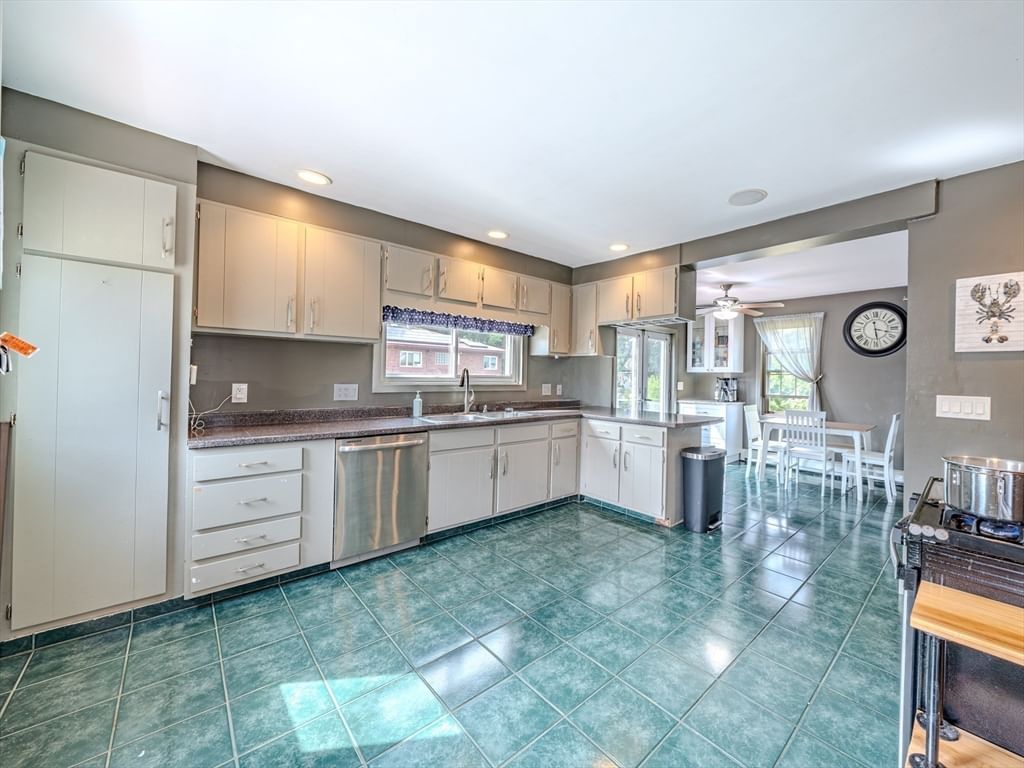 23 Henry St Saugus — Photo 12 of 40