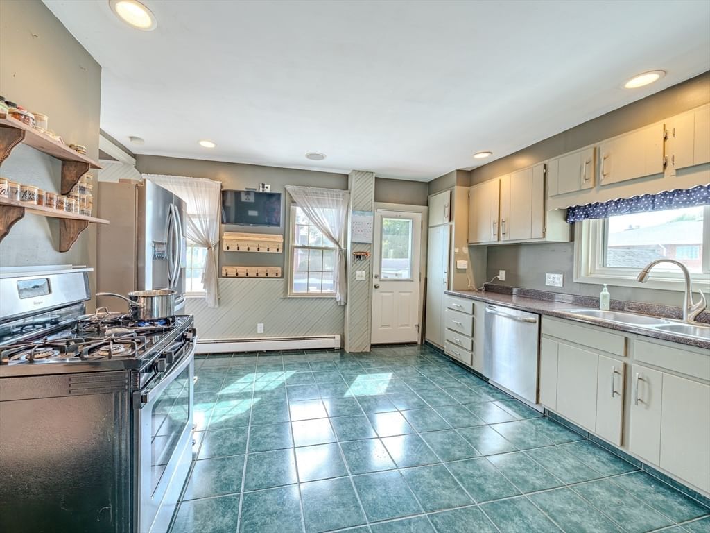 23 Henry St Saugus — Photo 9 of 40