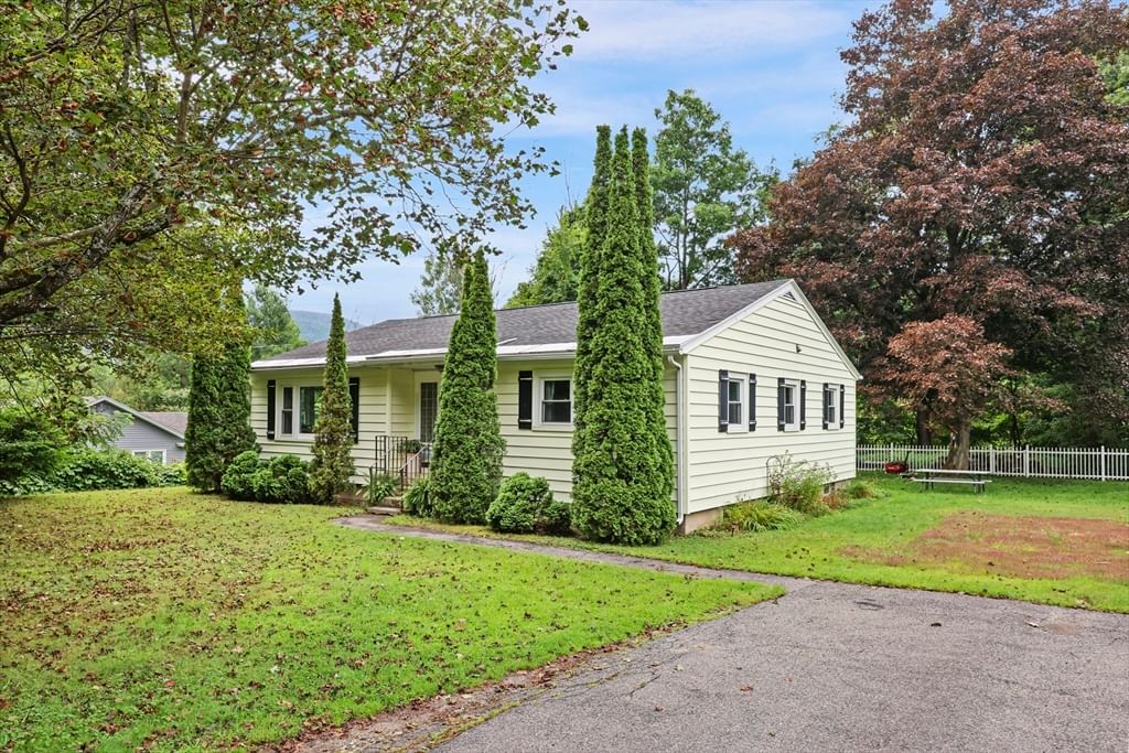 31 Daniels Ter Cheshire — Photo 3 of 35