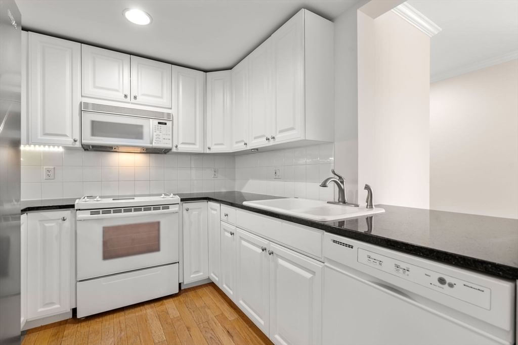 73 Chelsea St #305 Boston — Photo 7 of 22