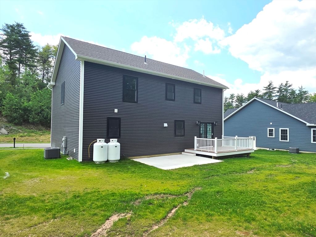 23 High Bluff Belchertown — Photo 35 of 39