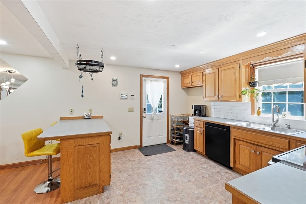 305 Mount Vernon St Fitchburg — Photo 10 of 37