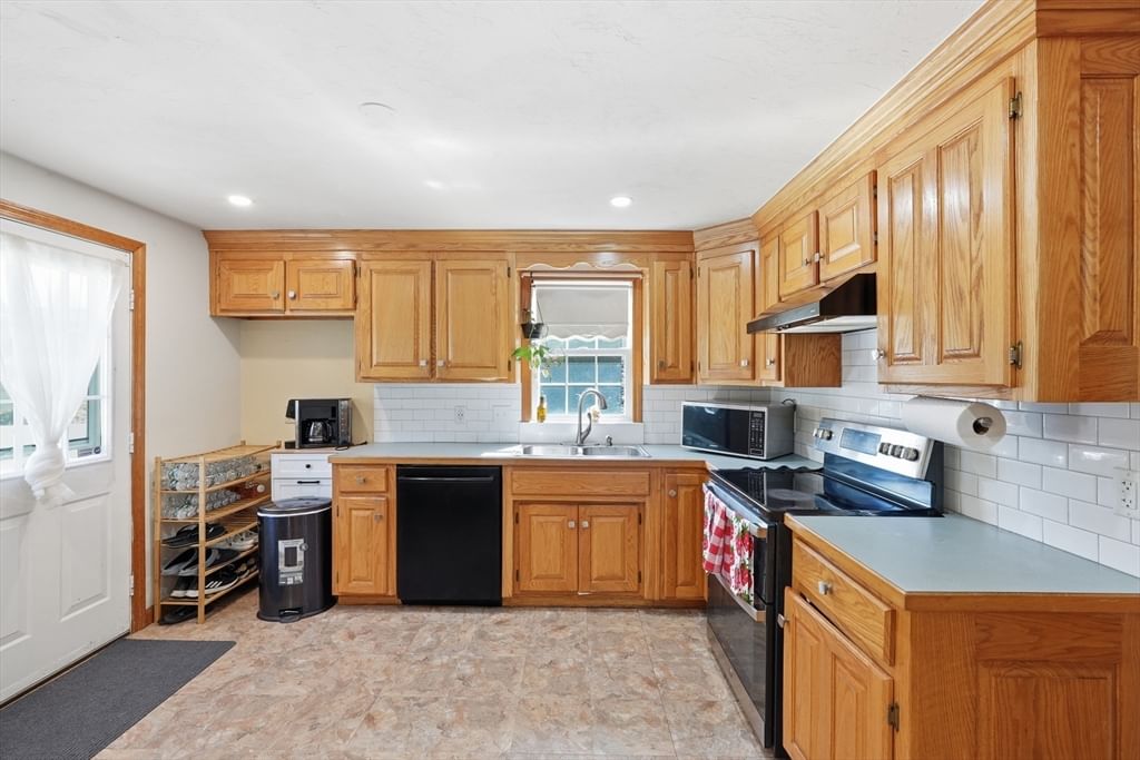 305 Mount Vernon St Fitchburg — Photo 7 of 37