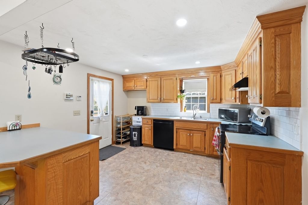 305 Mount Vernon St Fitchburg — Photo 8 of 37