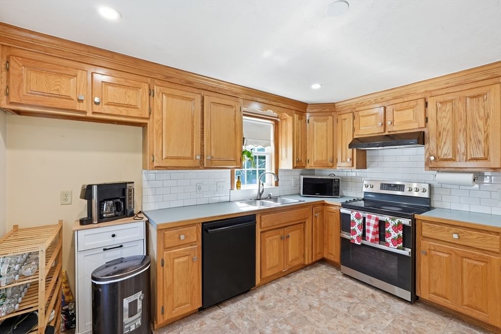 305 Mount Vernon St Fitchburg — Photo 9 of 37