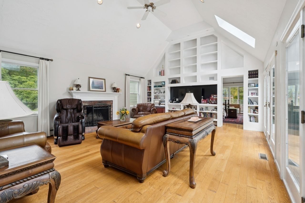 52 Moore Ln Northborough — Photo 12 of 41