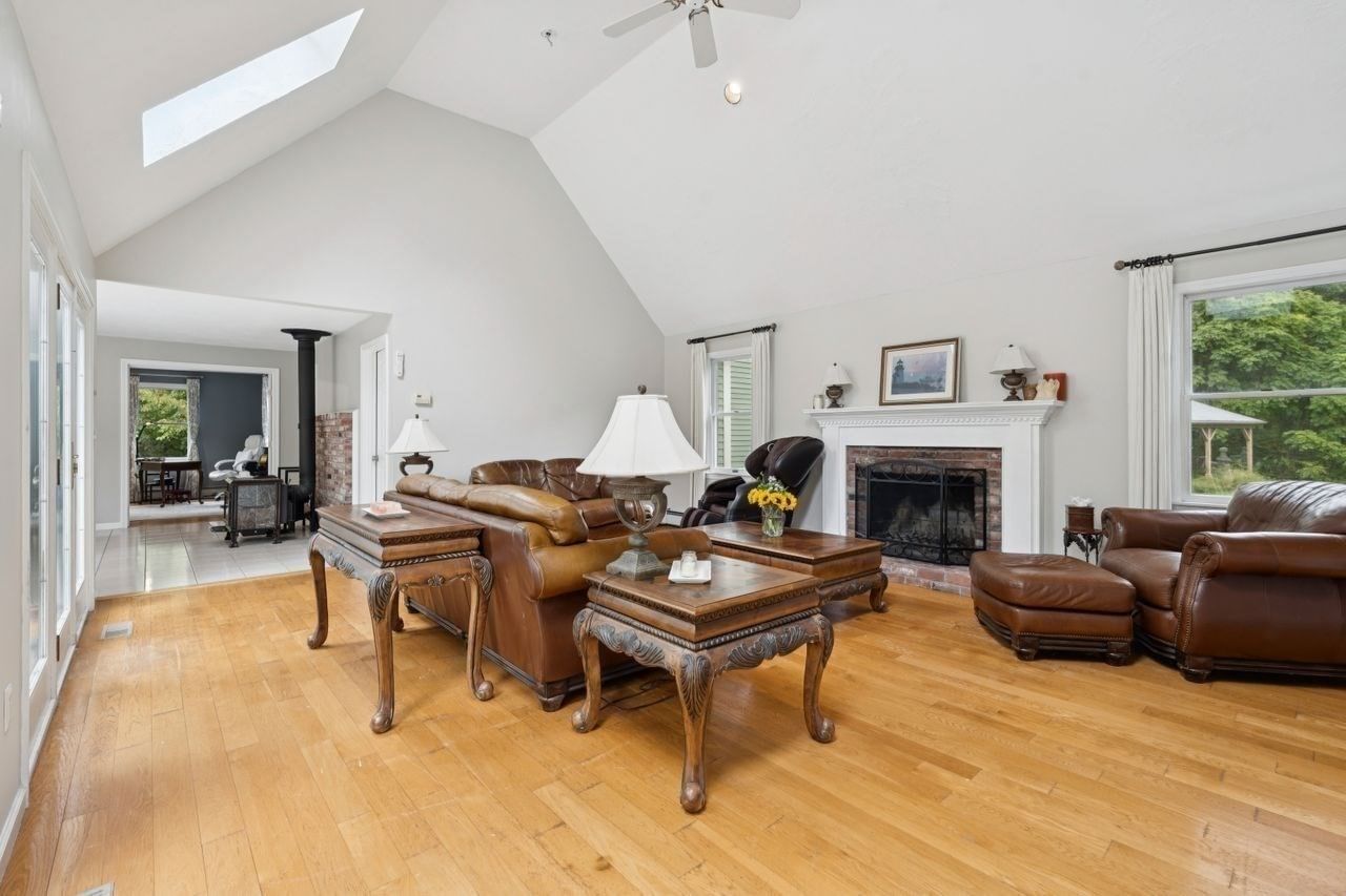 52 Moore Ln Northborough — Photo 13 of 41