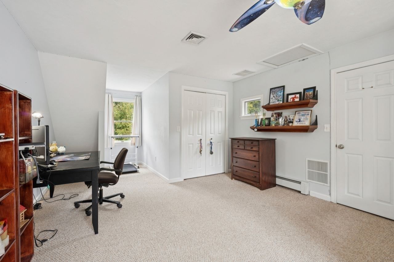 52 Moore Ln Northborough — Photo 23 of 41