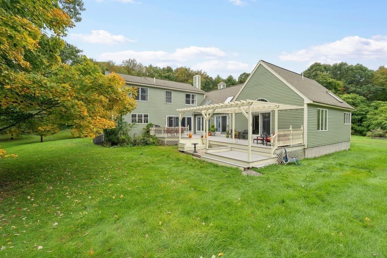52 Moore Ln Northborough — Photo 38 of 41